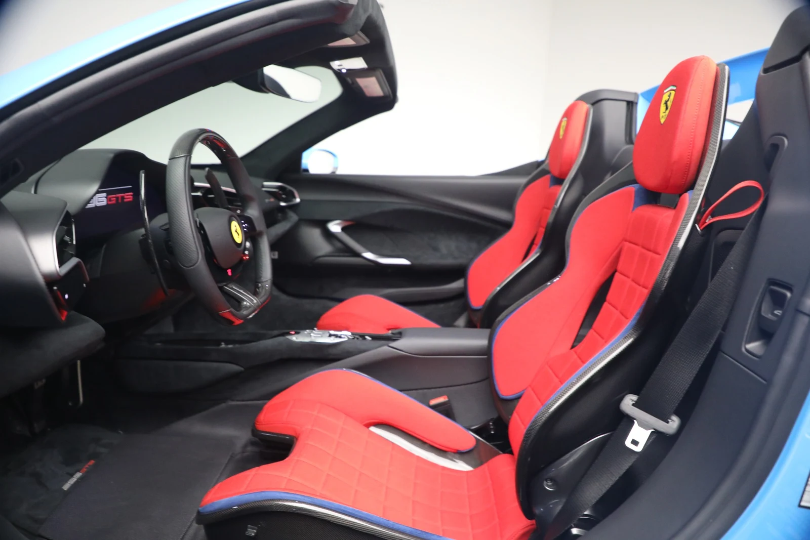 2025 Ferrari 296 GTS, 14/19