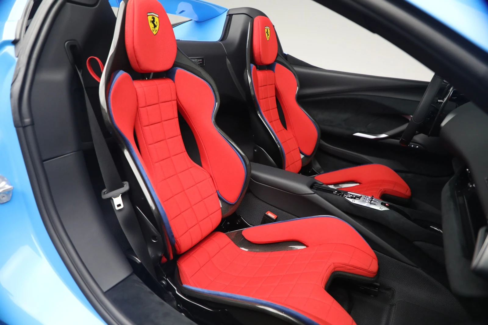 2025 Ferrari 296 GTS, 18/19
