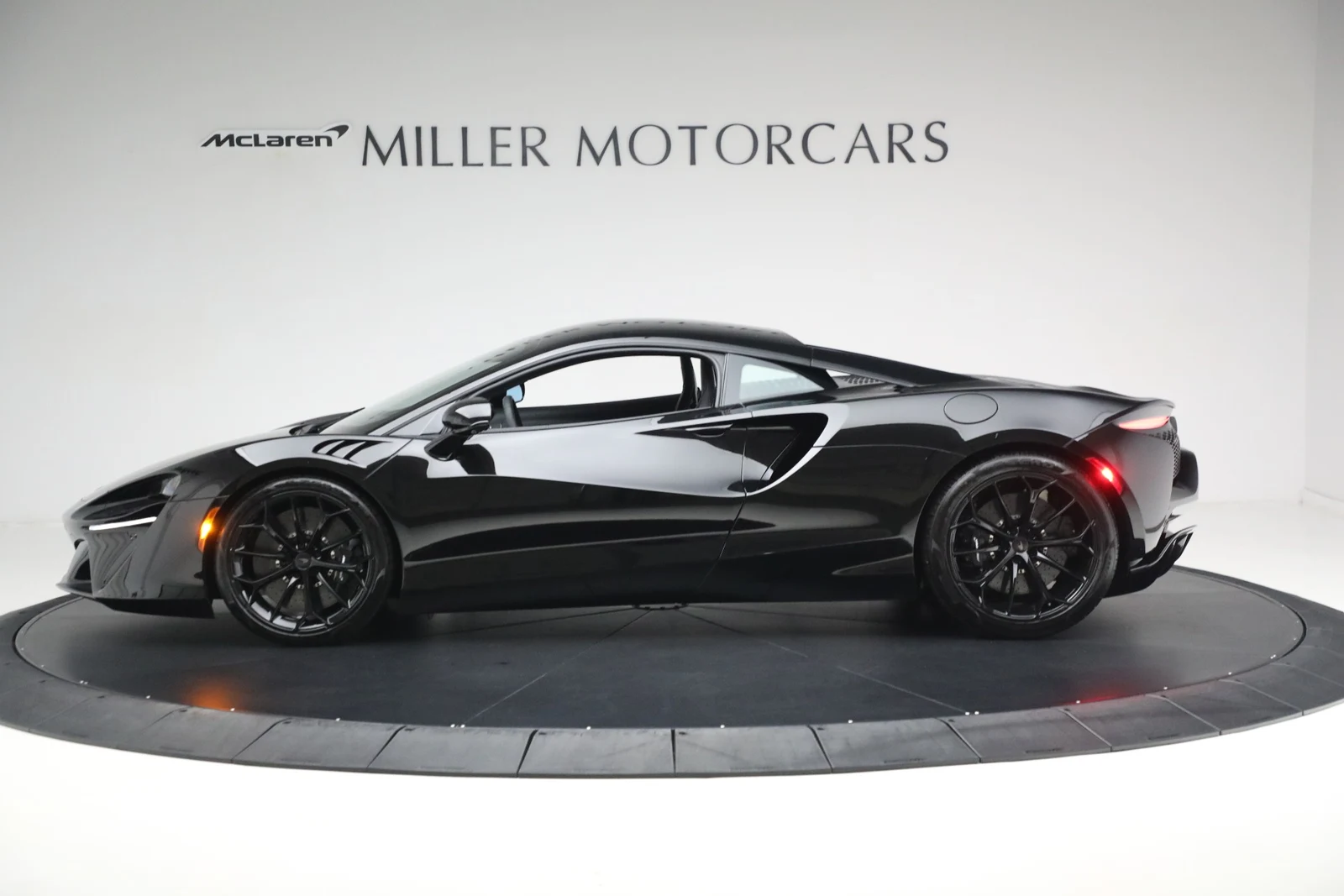 2025 McLaren Artura, 3/20