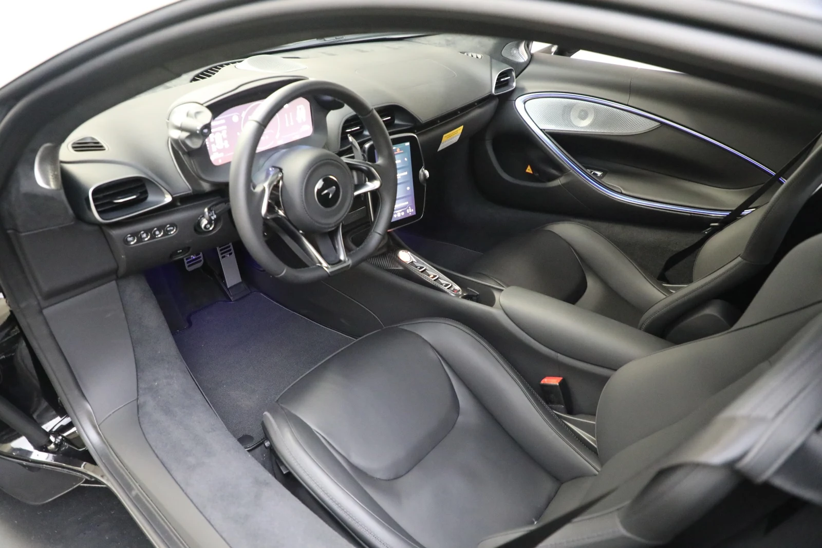 2025 McLaren Artura, 20/20