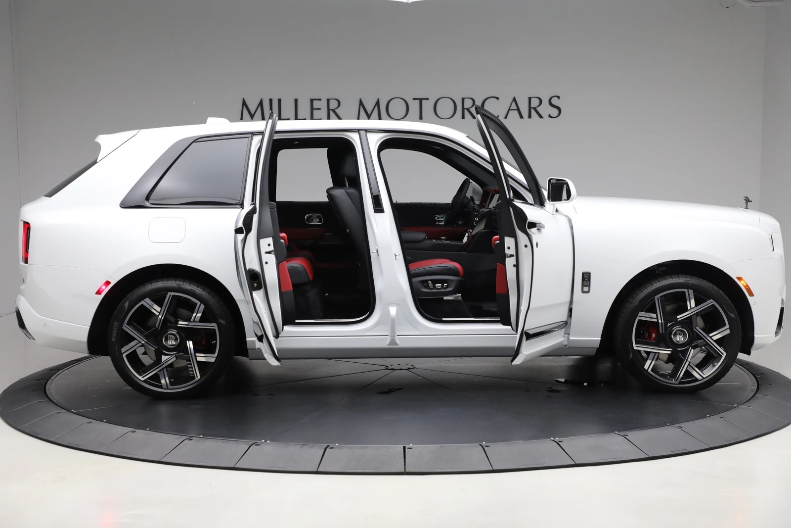 2025 Rolls-Royce Cullinan Series II Black Badge, 17/20