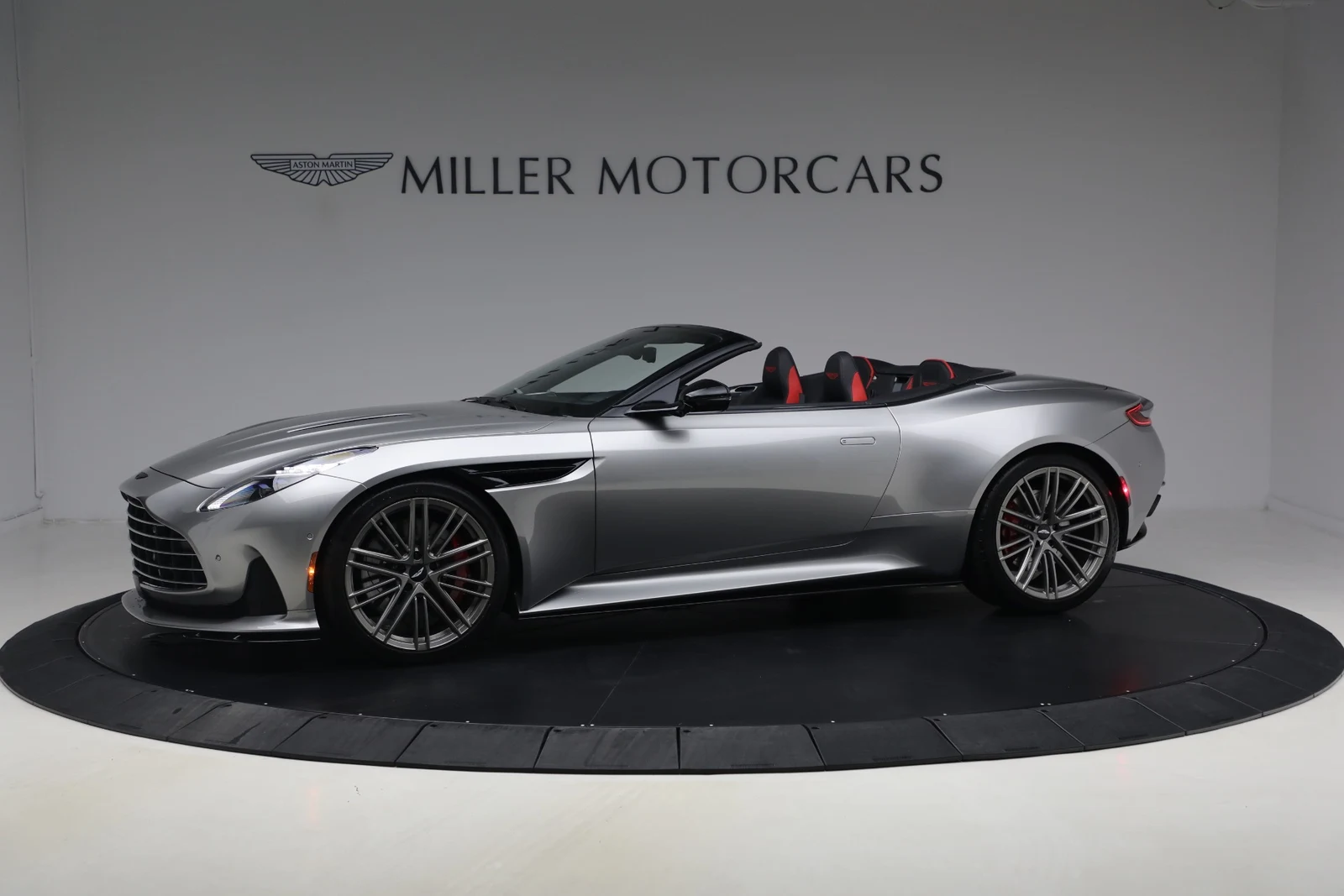 2024 Aston Martin DB12 Volante, 2/20