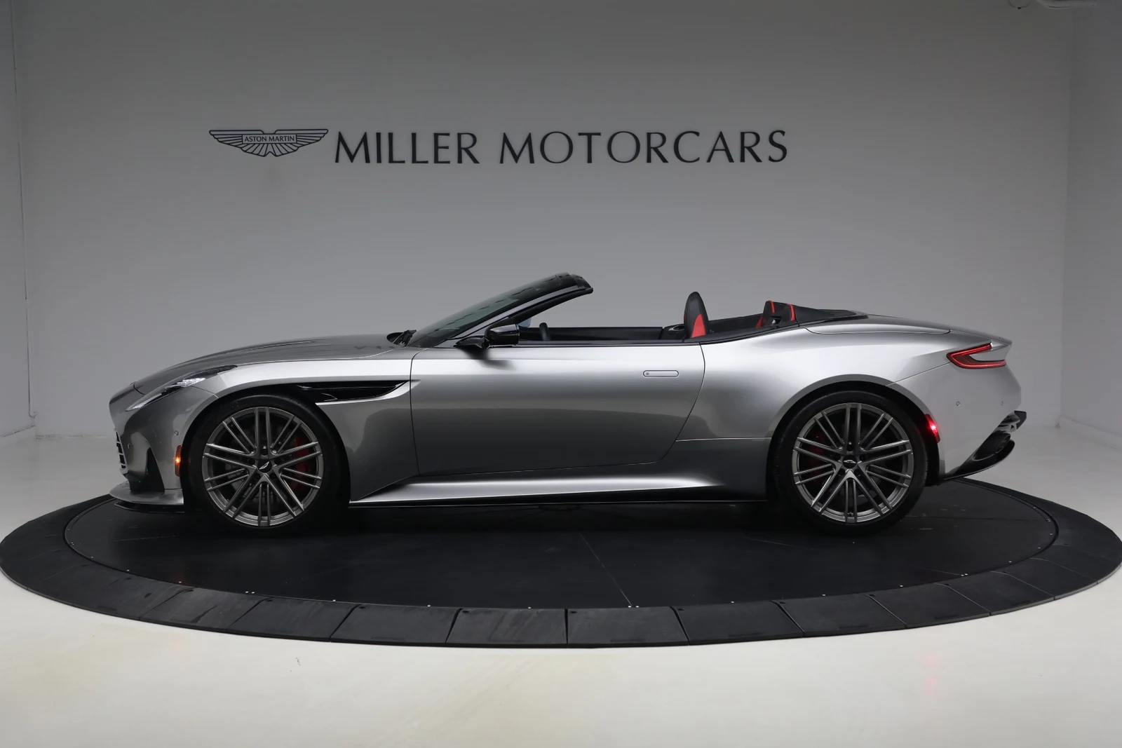 2024 Aston Martin DB12 Volante, 3/20