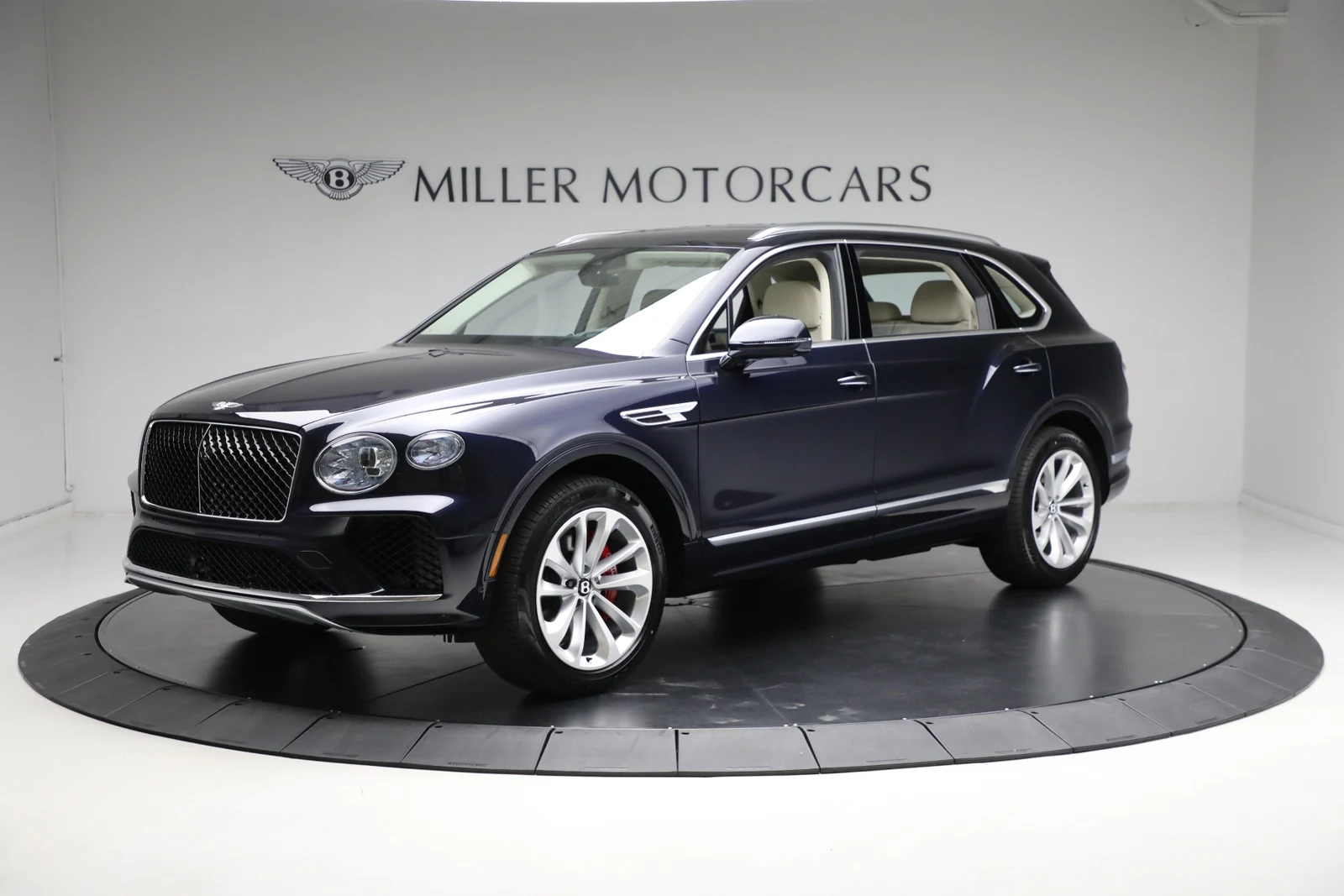 2024 Bentley Bentayga EWB V8, 2/20