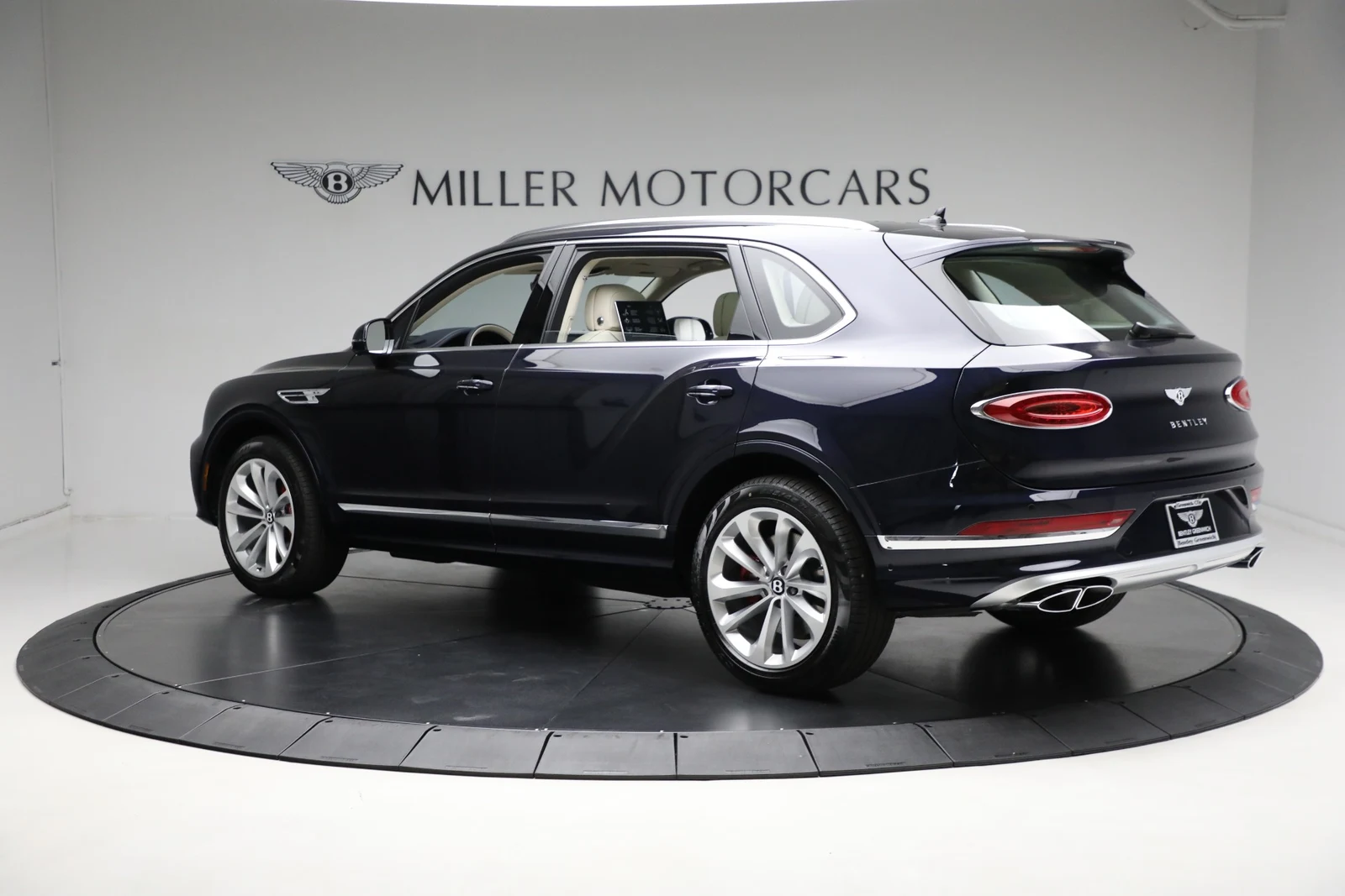 2024 Bentley Bentayga EWB V8, 6/20