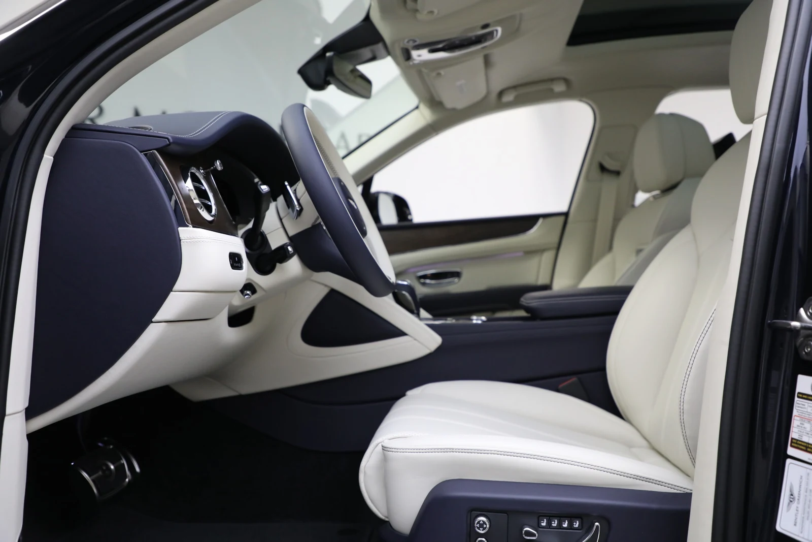 2024 Bentley Bentayga EWB V8, 18/20