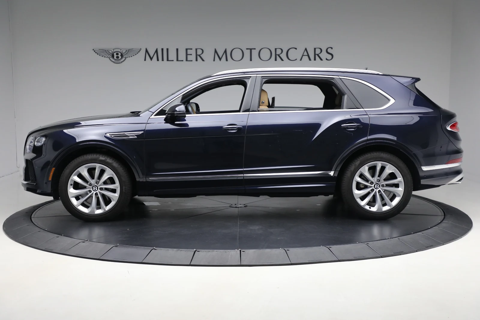 2024 Bentley Bentayga EWB V8, 2/20