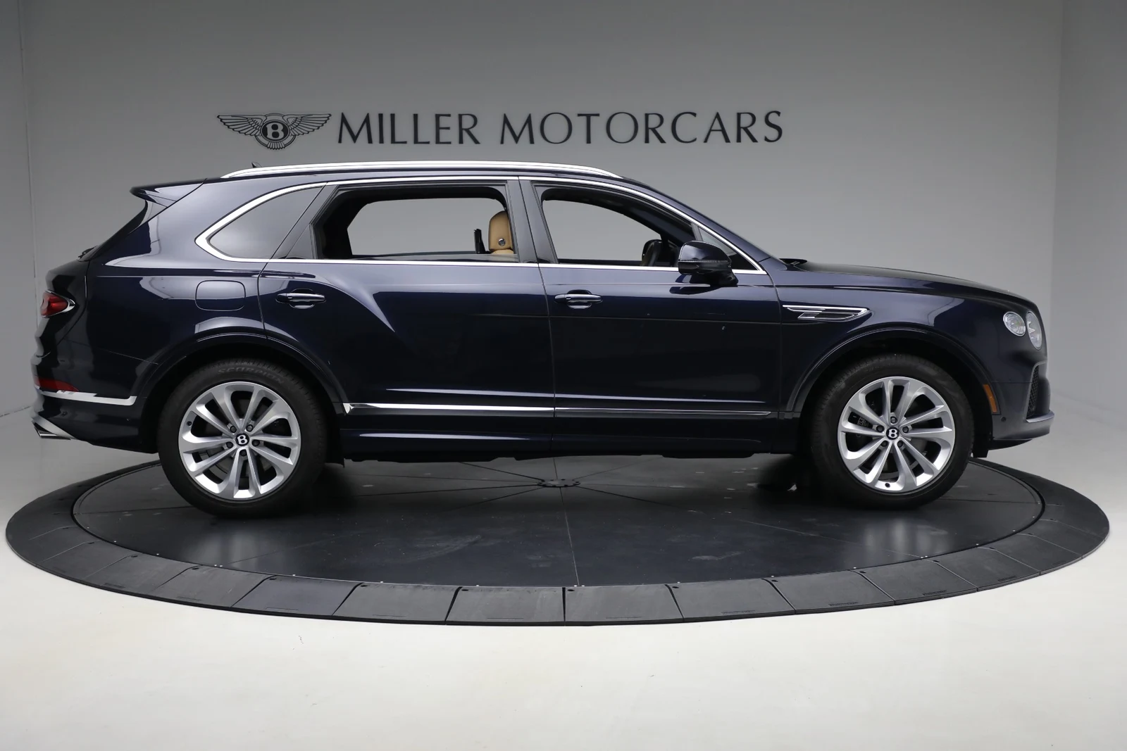 2024 Bentley Bentayga EWB V8, 8/20