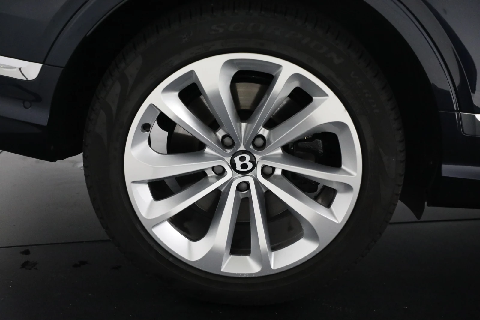 2024 Bentley Bentayga EWB V8, 14/20
