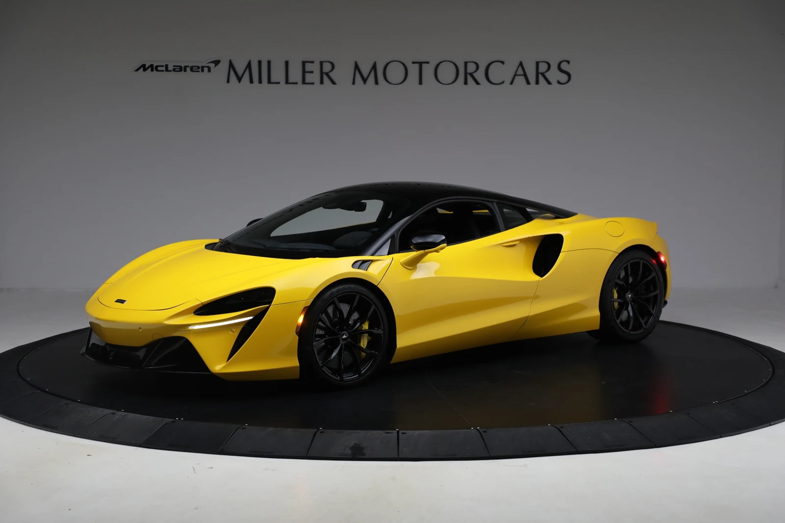 2024 McLaren Artura, 2/20