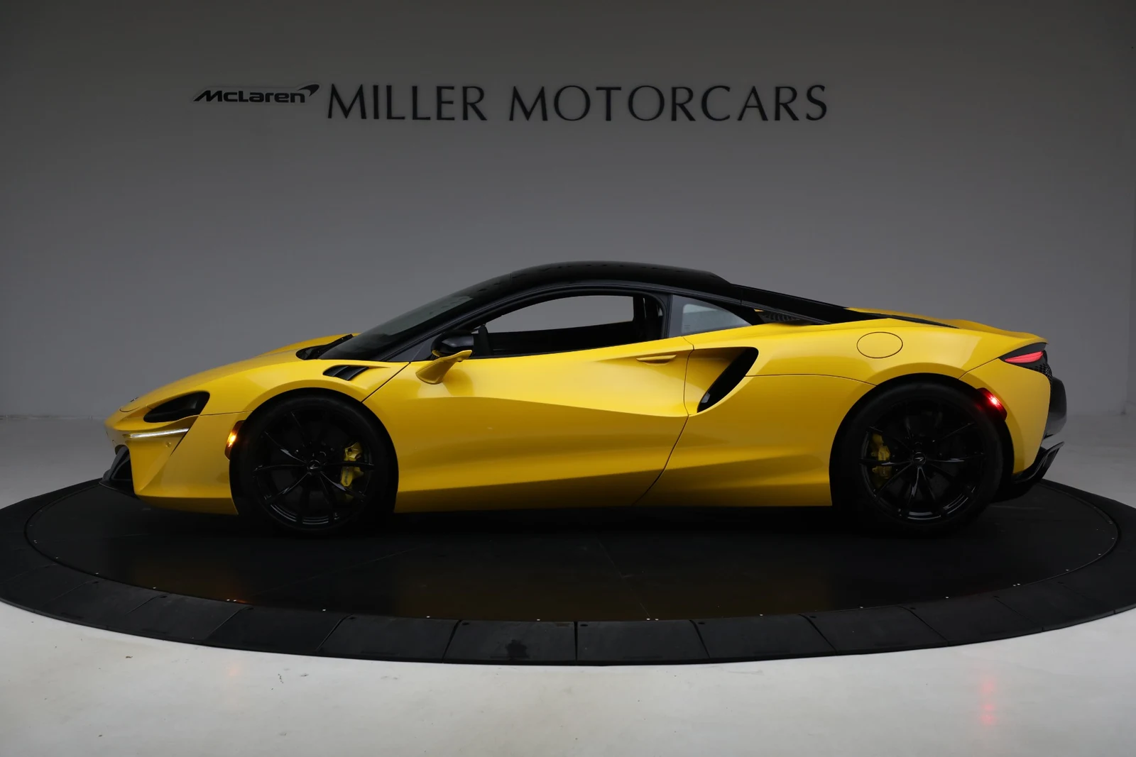 2024 McLaren Artura, 3/20