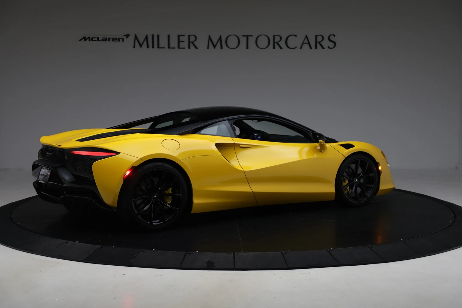 2024 McLaren Artura, 8/20