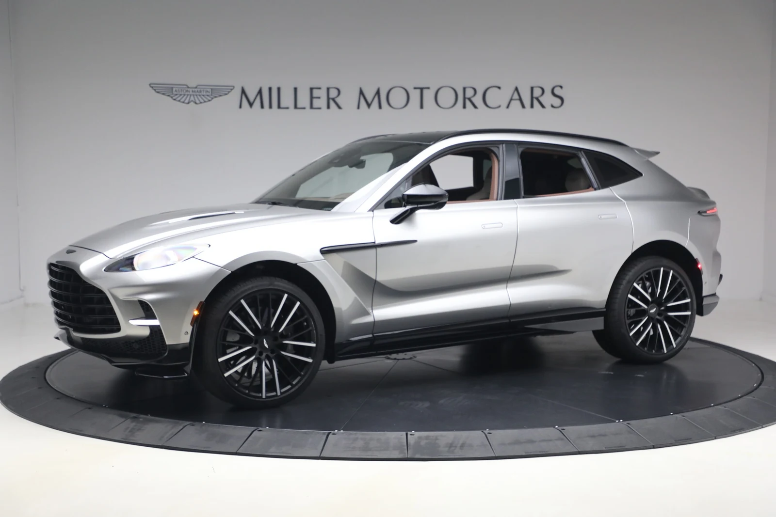 2023 Aston Martin DBX 707, 2/20