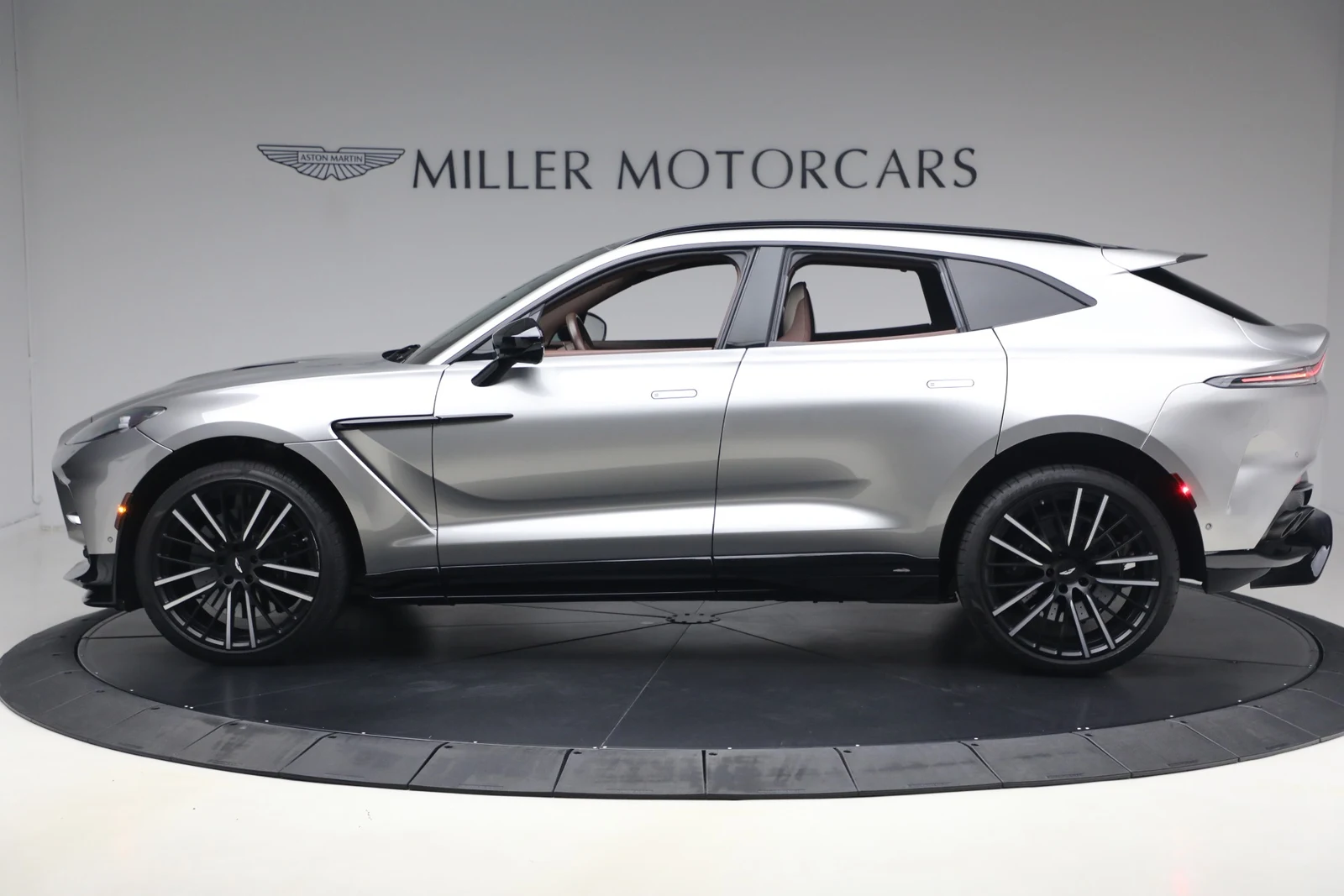 2023 Aston Martin DBX 707, 3/20