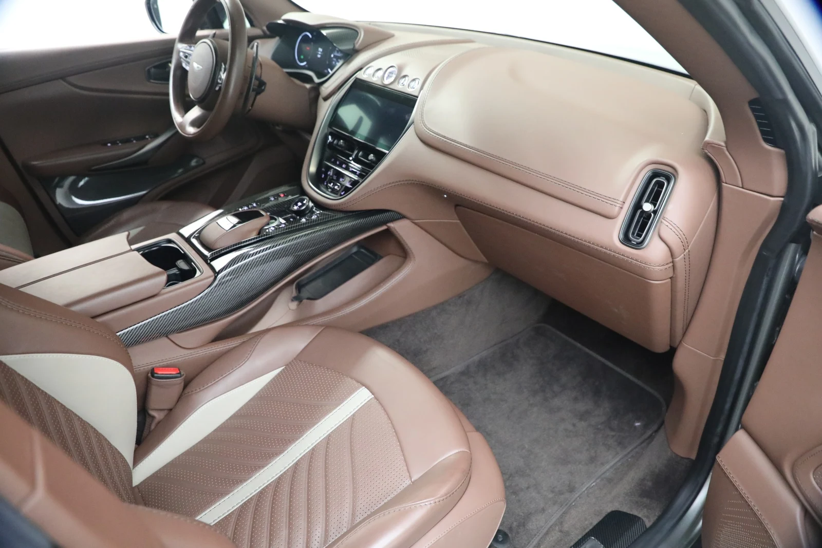 2023 Aston Martin DBX 707, 18/20