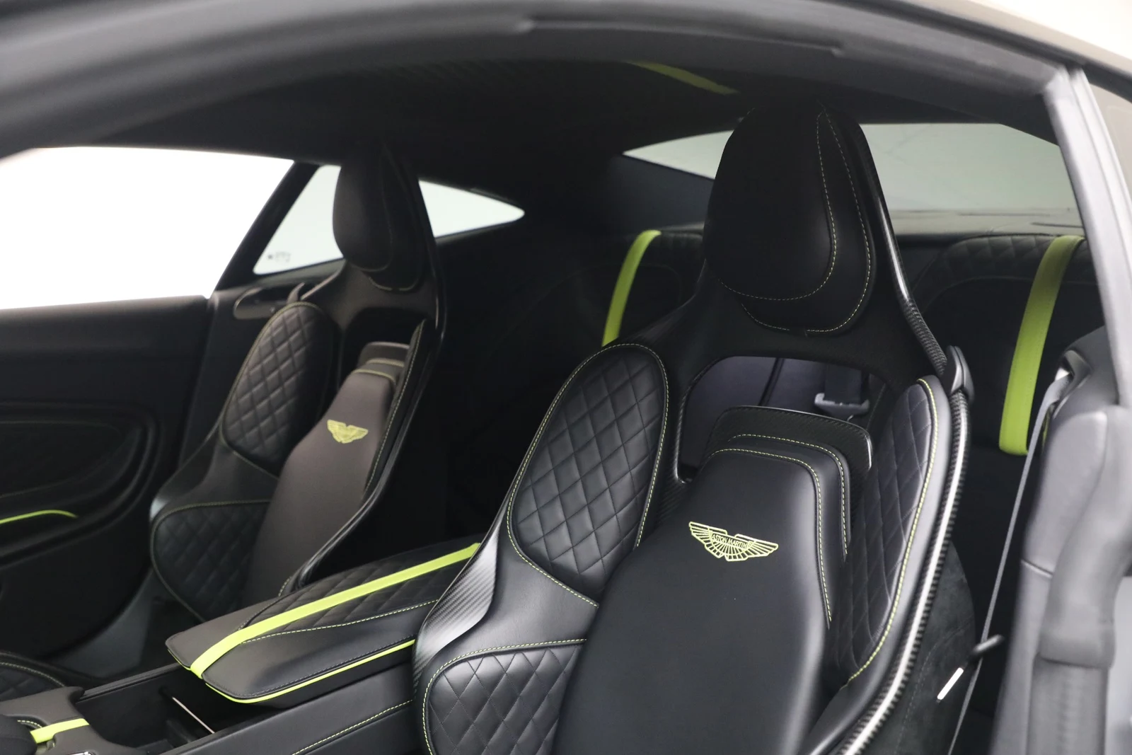 2023 Aston Martin DBS 770 Ultimate, 17/20