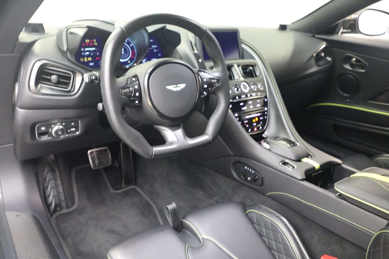 2023 Aston Martin DBS 770 Ultimate, 20/20