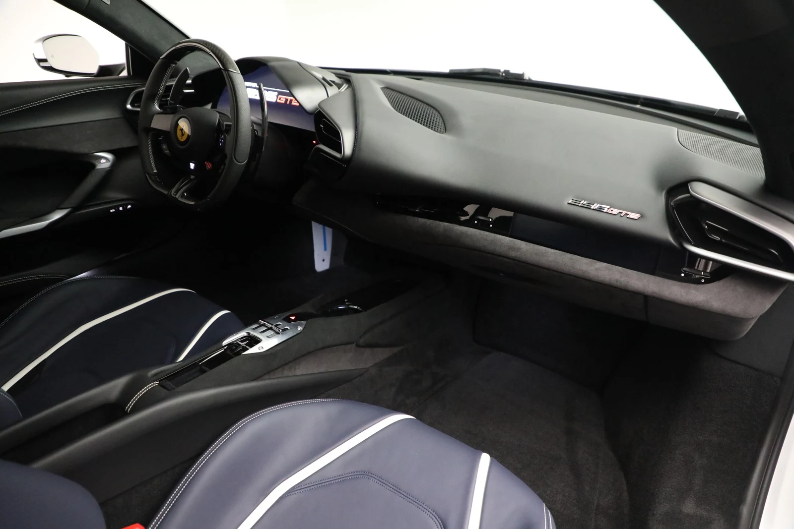 2023 Ferrari 296 GTB, 17/19