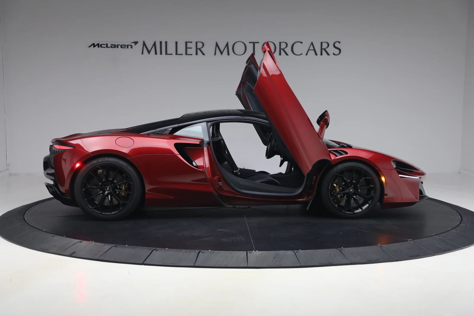 2023 McLaren Artura, 18/20
