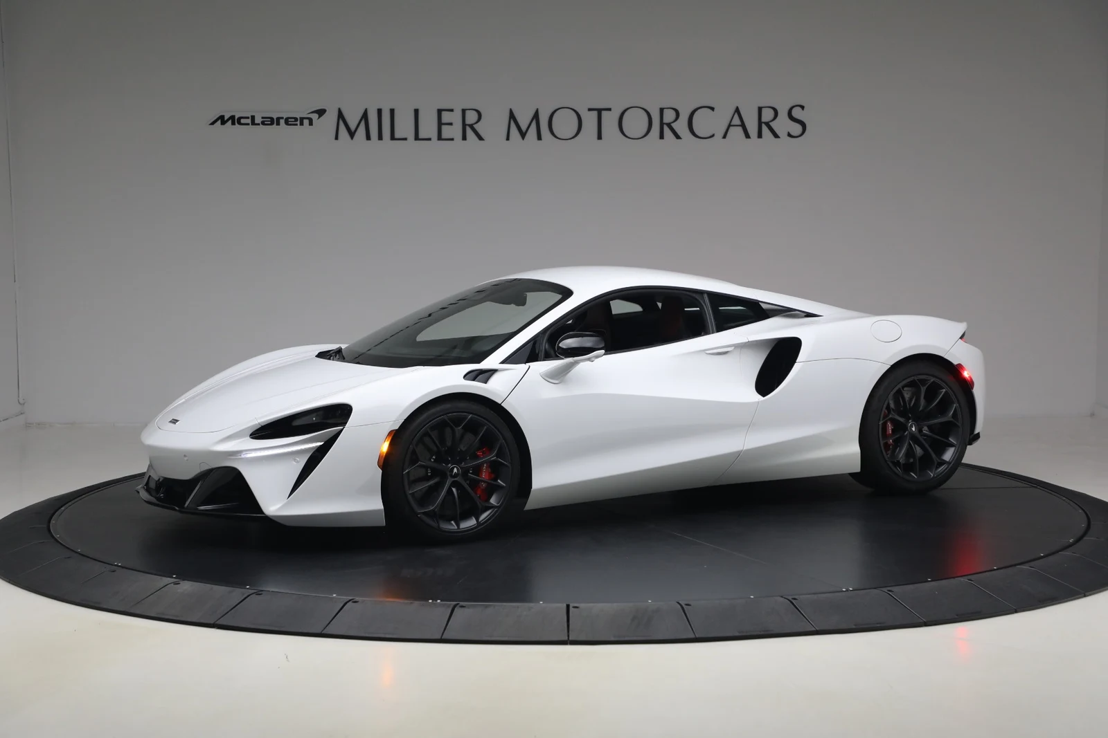 2023 McLaren Artura, 2/20
