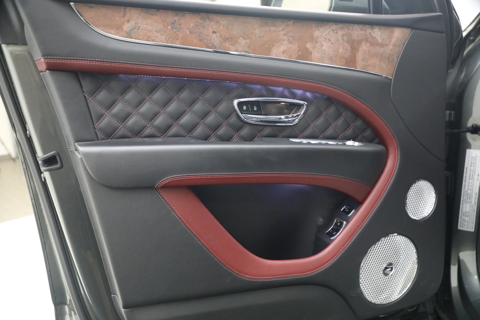 2022 Bentley Bentayga V8, 17/20