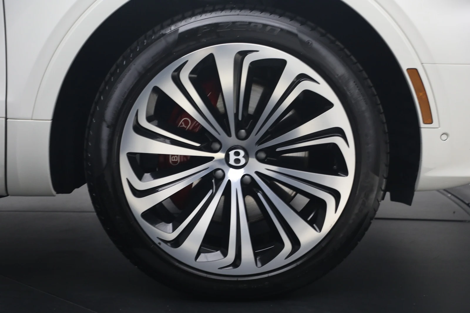 2022 Bentley Bentayga V8, 17/20