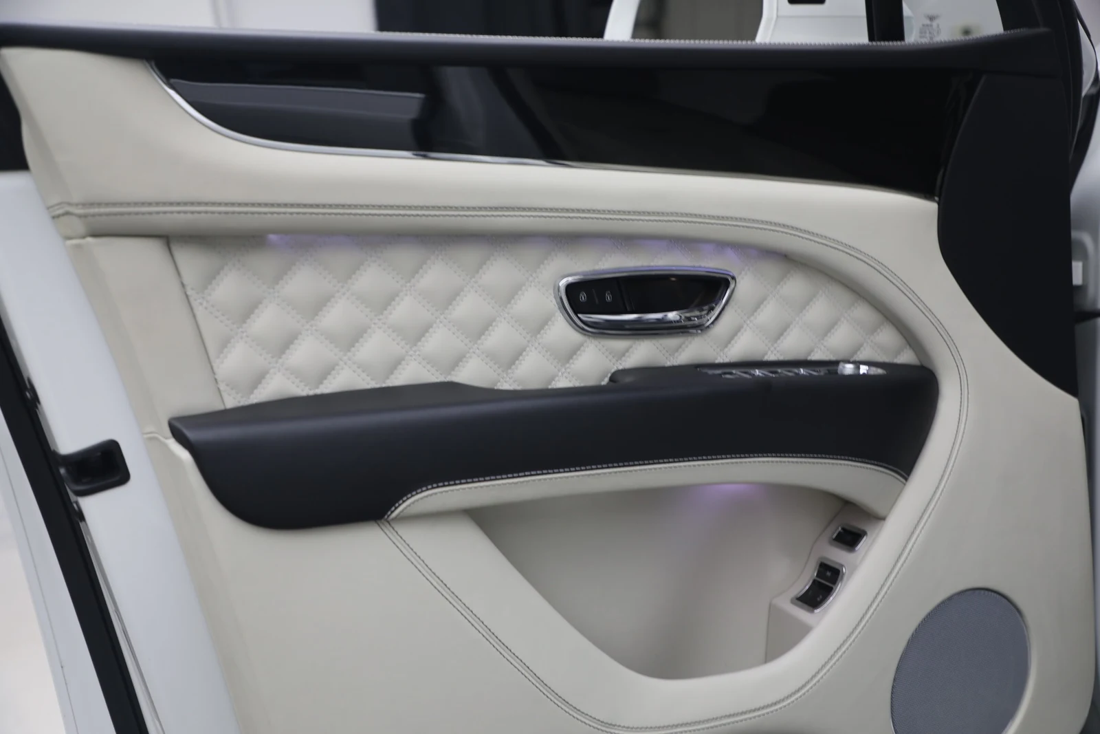 2022 Bentley Bentayga V8, 18/20
