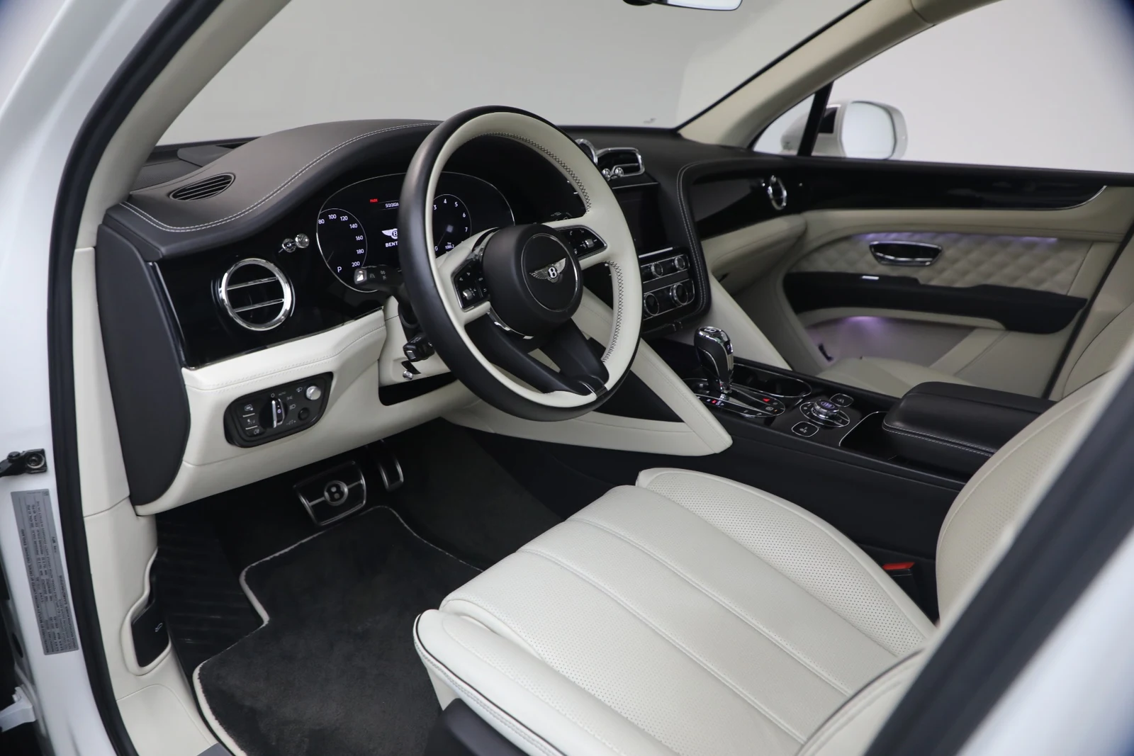 2022 Bentley Bentayga V8, 19/20
