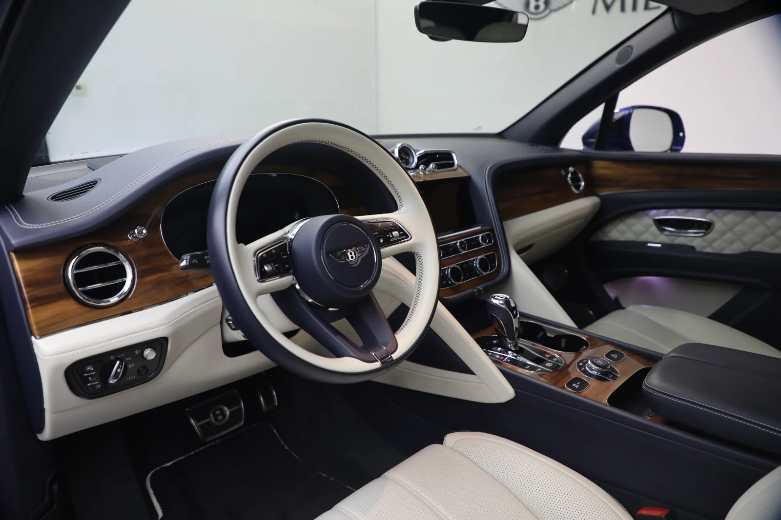 2022 Bentley Bentayga V8, 17/20