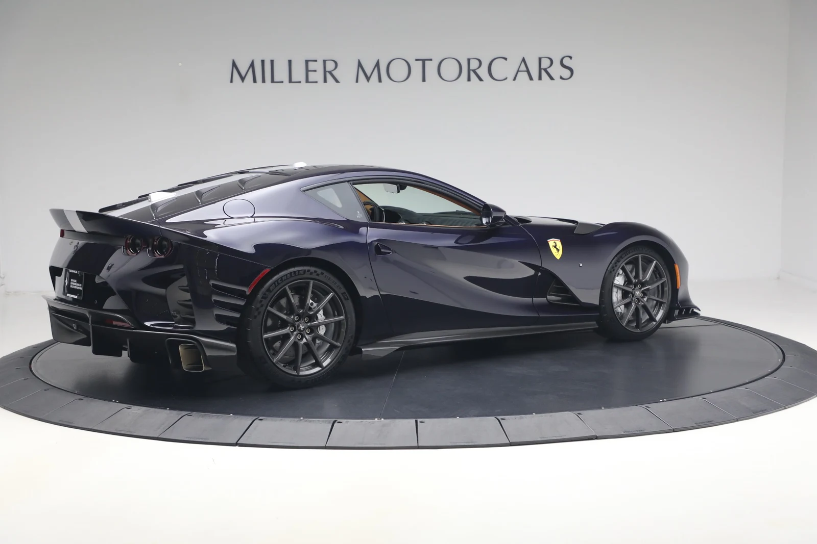 2022 Ferrari 812 Competizione, 8/20
