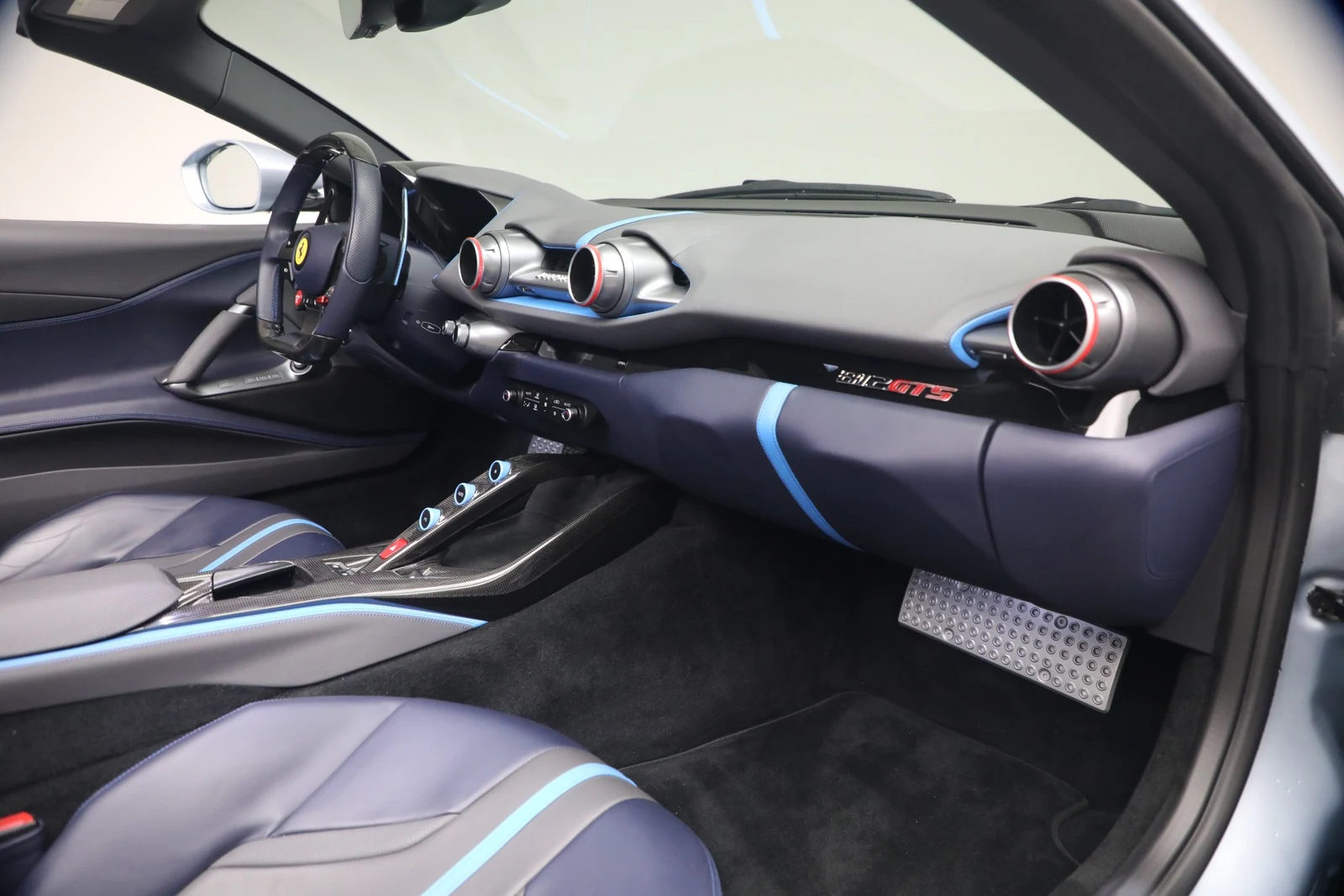 2022 Ferrari 812 GTS, 16/20