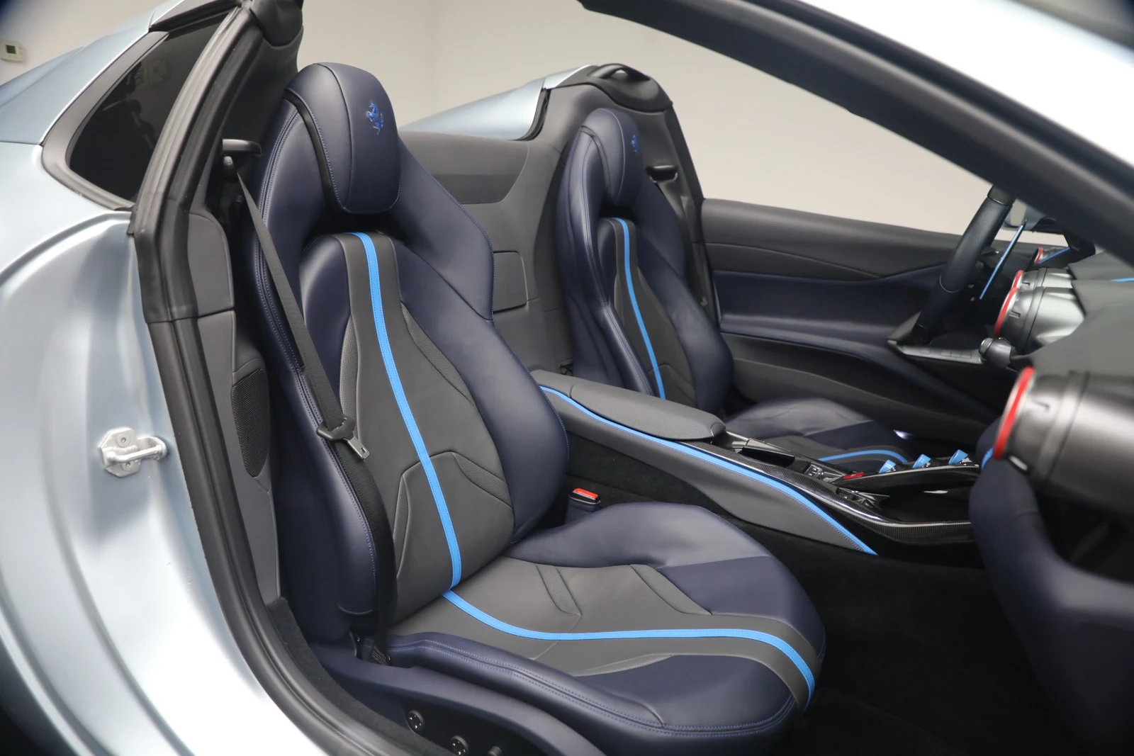 2022 Ferrari 812 GTS, 18/20