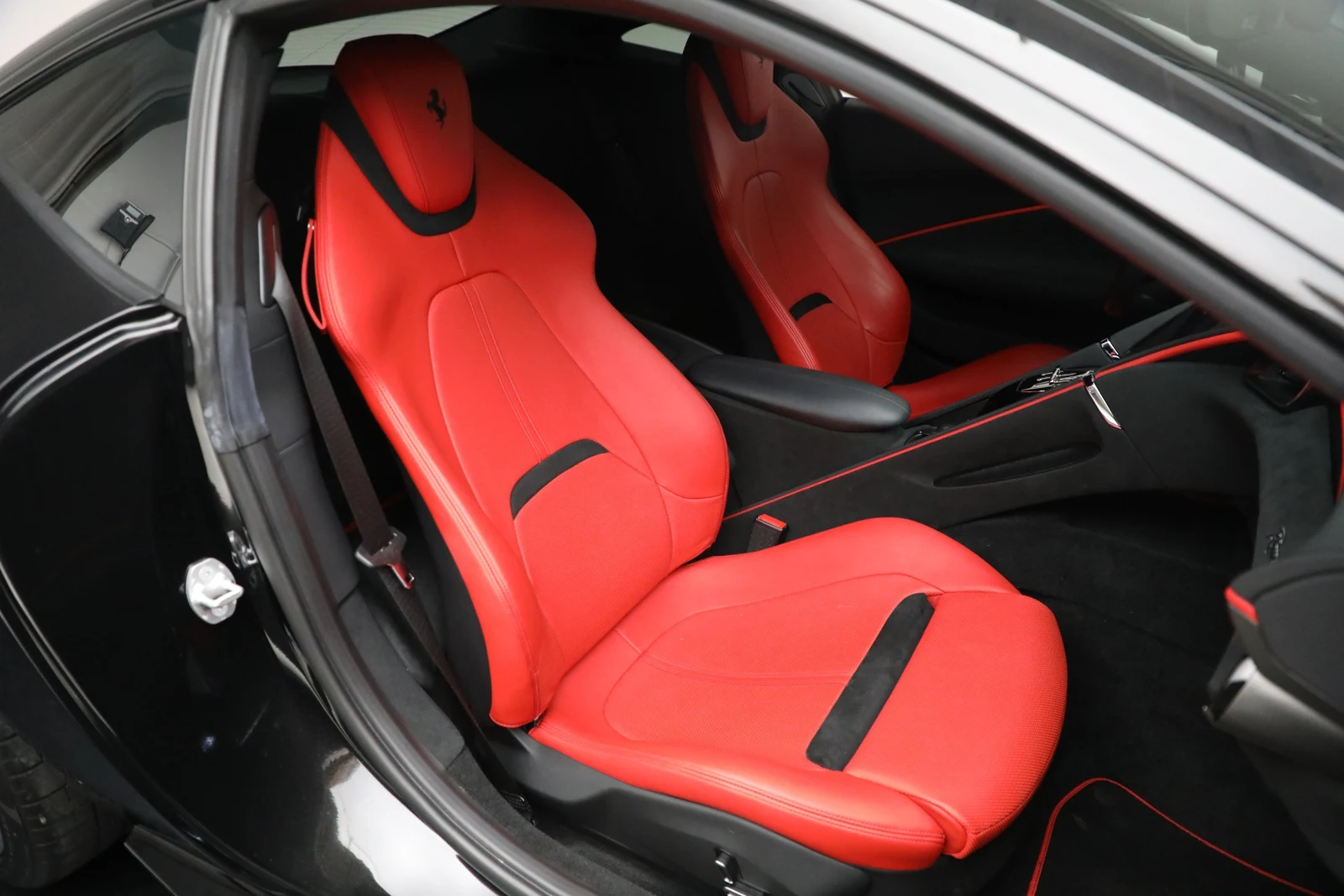 2022 Ferrari Roma Coupé, 17/20