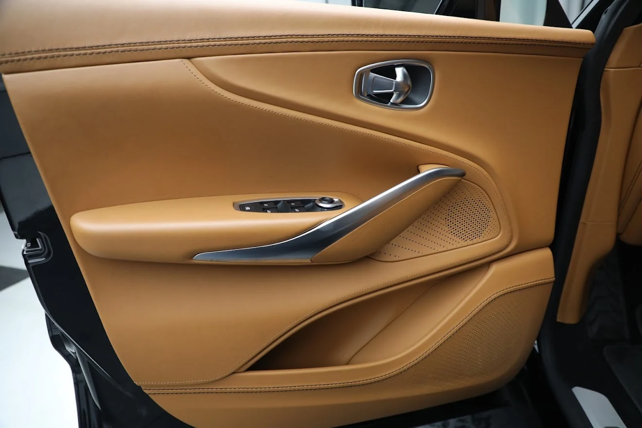 2021 Aston Martin DBX V8, 16/20
