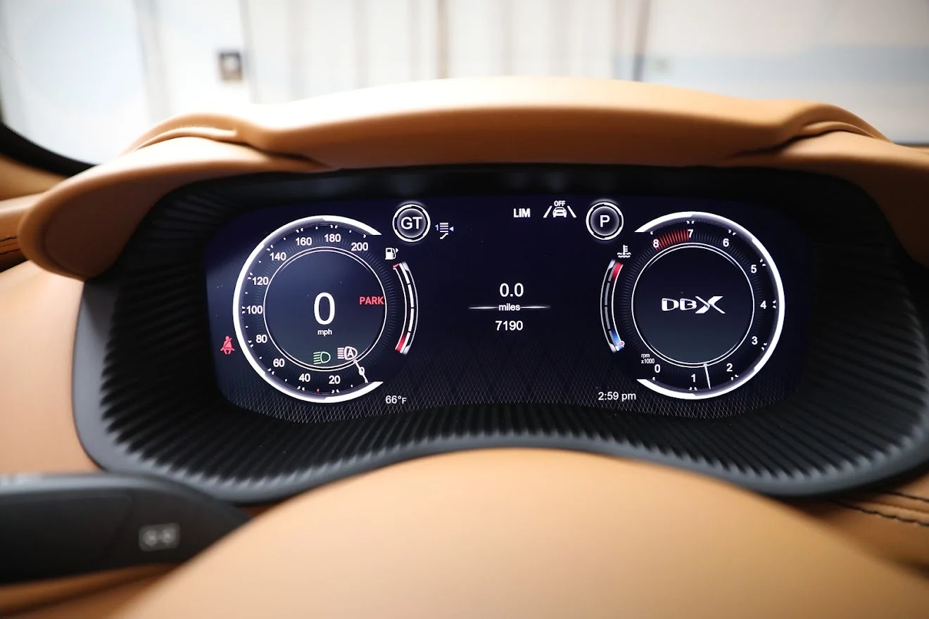 2021 Aston Martin DBX V8, 18/20
