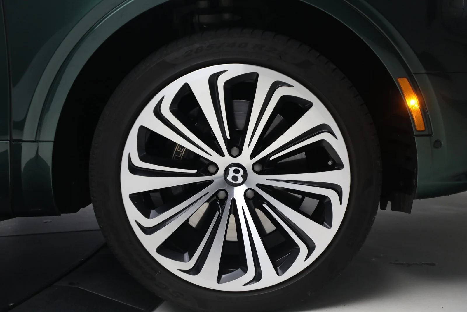 2021 Bentley Bentayga V8, 17/20