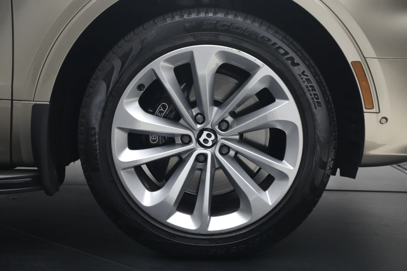 2021 Bentley Bentayga V8, 16/20