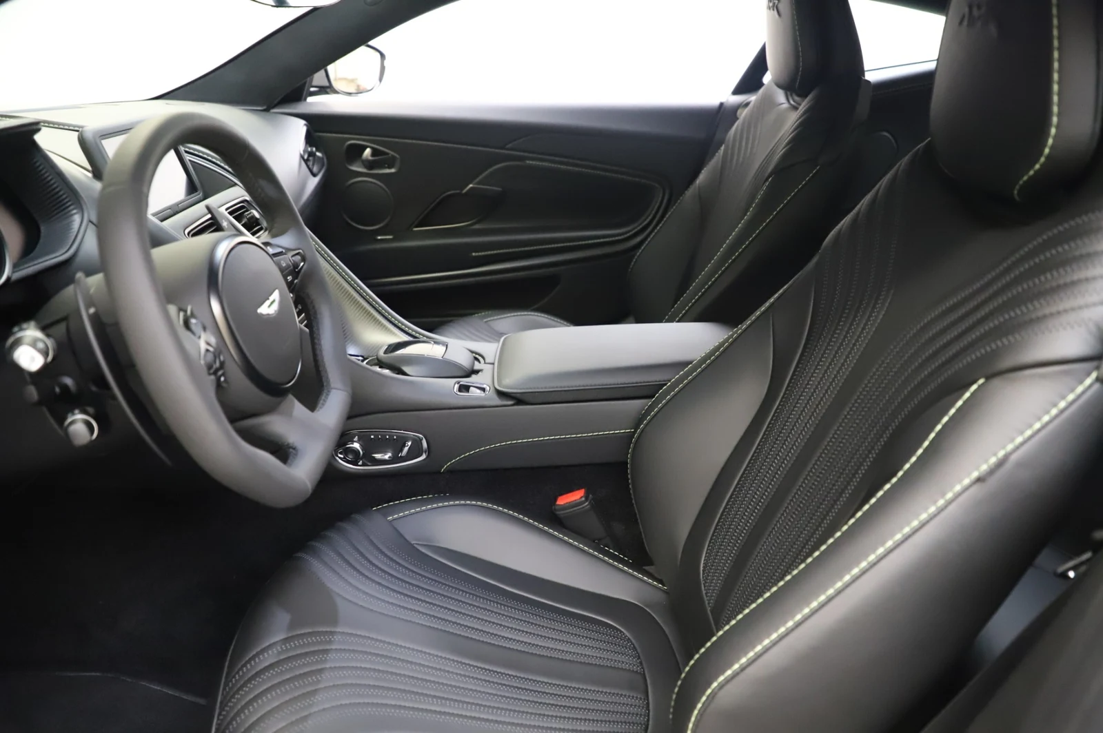 2020 Aston Martin DB11 AMR, 16/20