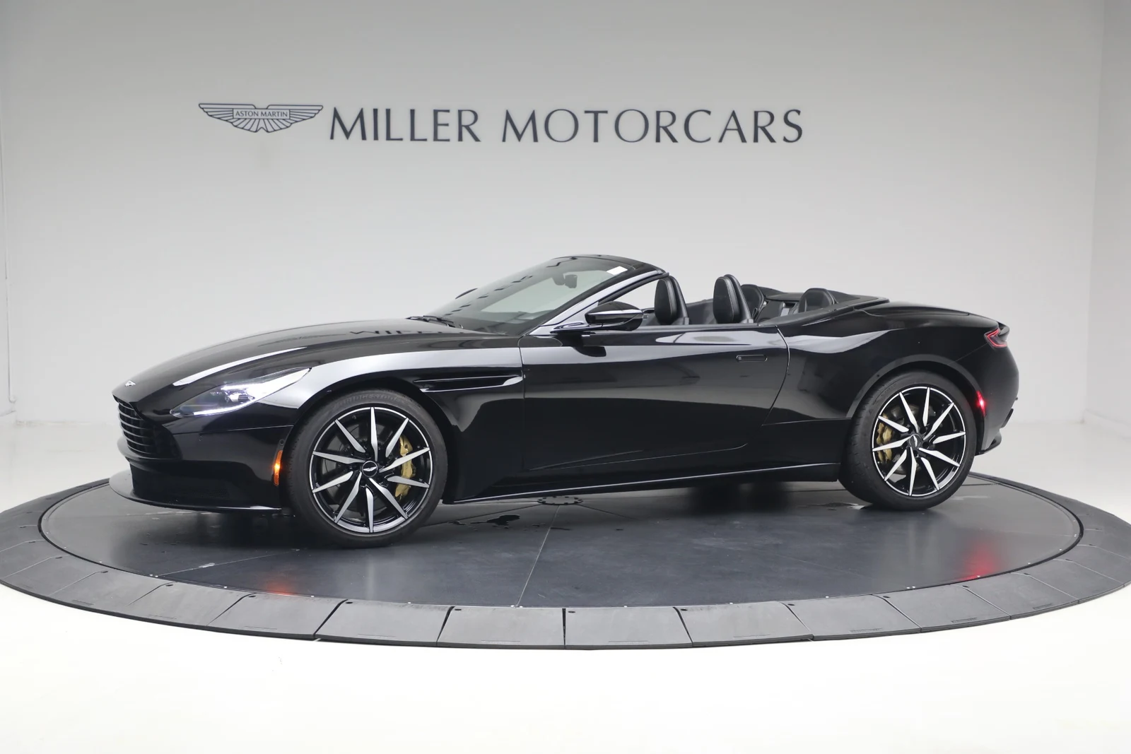 2020 Aston Martin DB11 Volante, 2/20