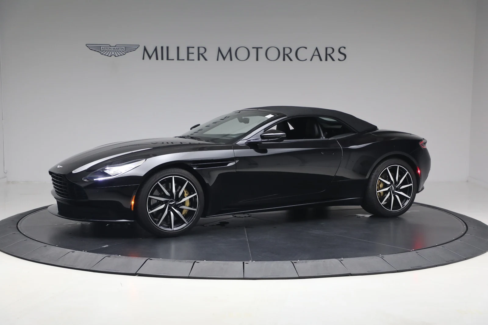2020 Aston Martin DB11 Volante, 17/20