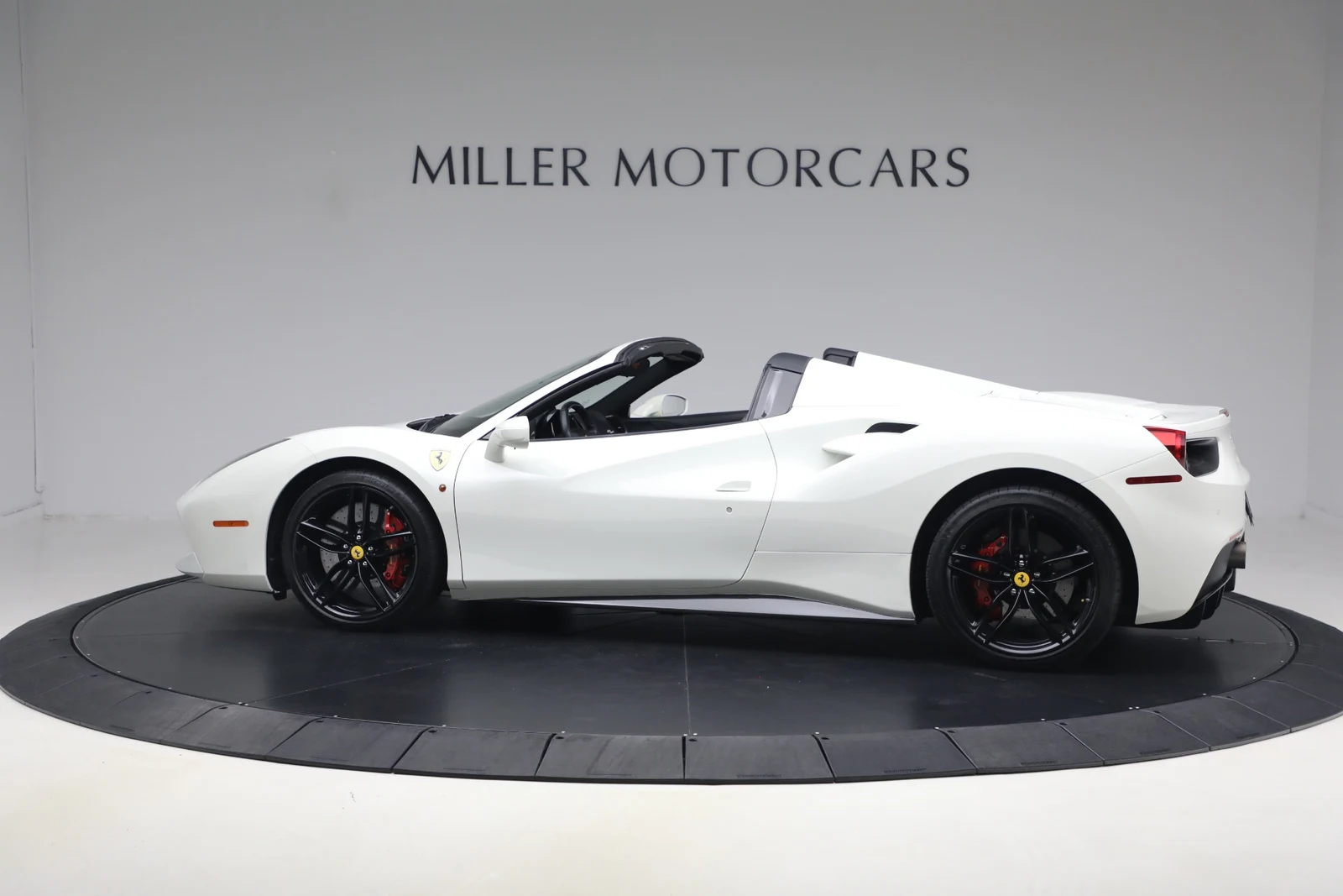 2016 Ferrari 488 Spider, 4/20