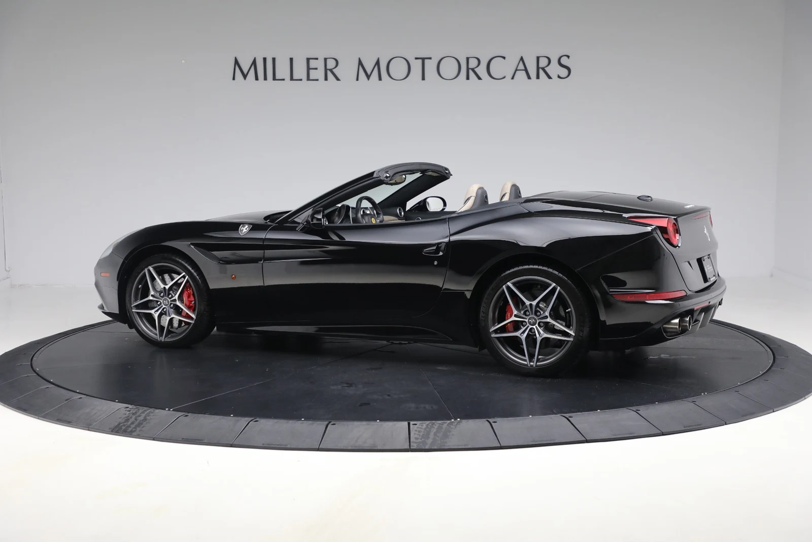 2016 Ferrari California T, 4/19