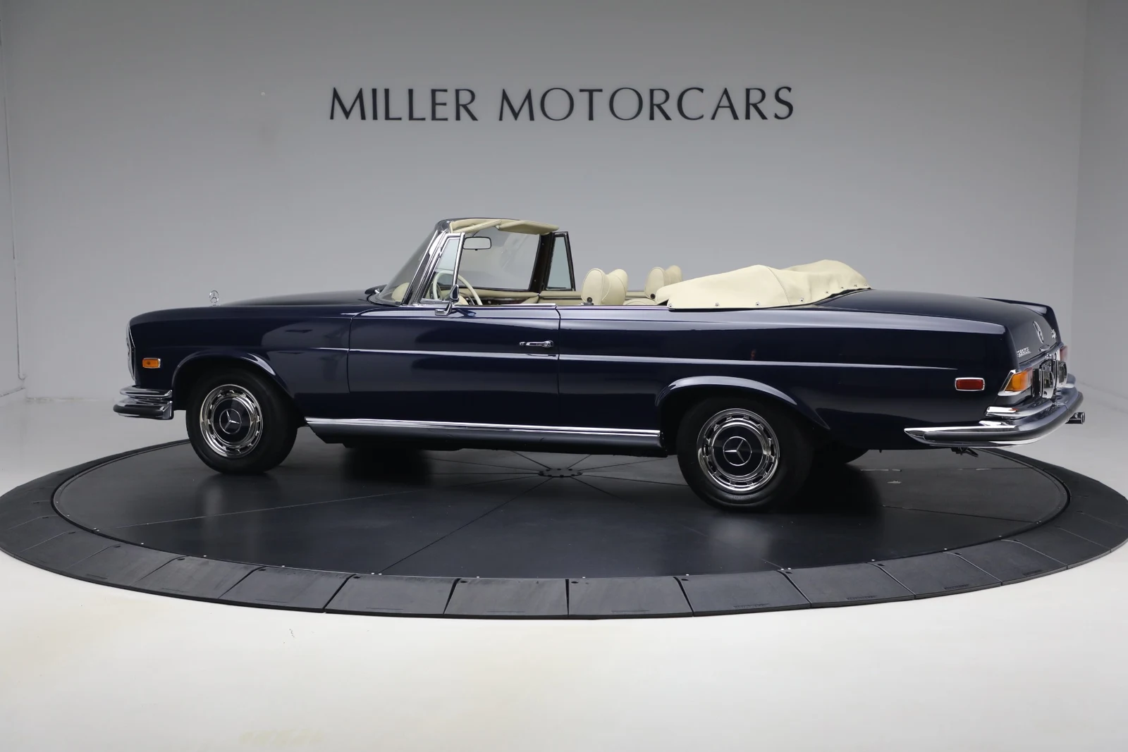 1971 Mercedes-Benz 280 SE 3.5 Cabriolet, 3/20