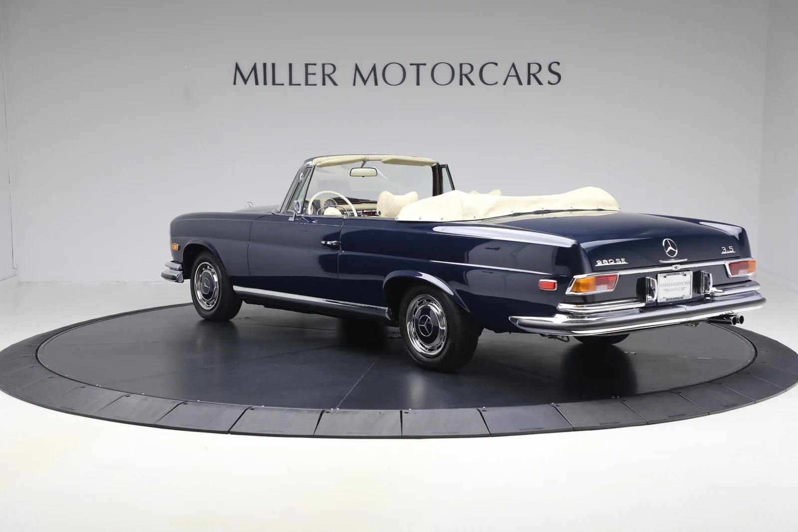 1971 Mercedes-Benz 280 SE 3.5 Cabriolet, 4/20