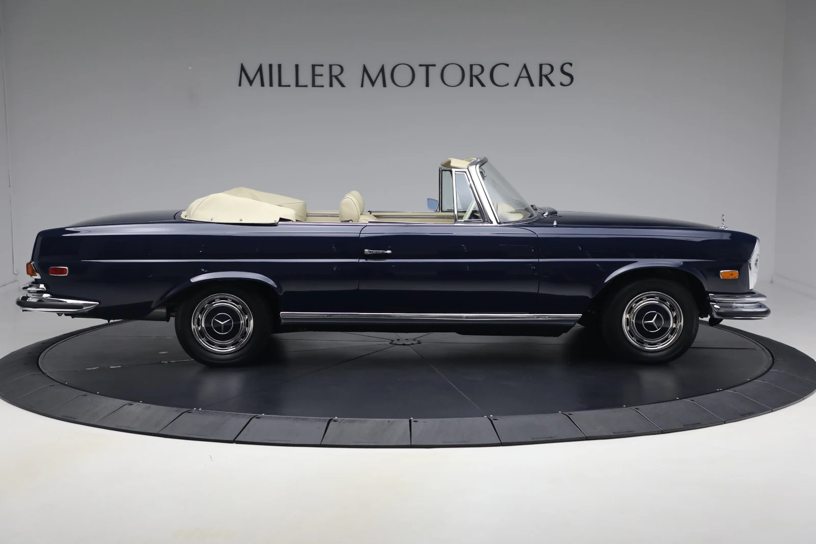 1971 Mercedes-Benz 280 SE 3.5 Cabriolet, 7/20