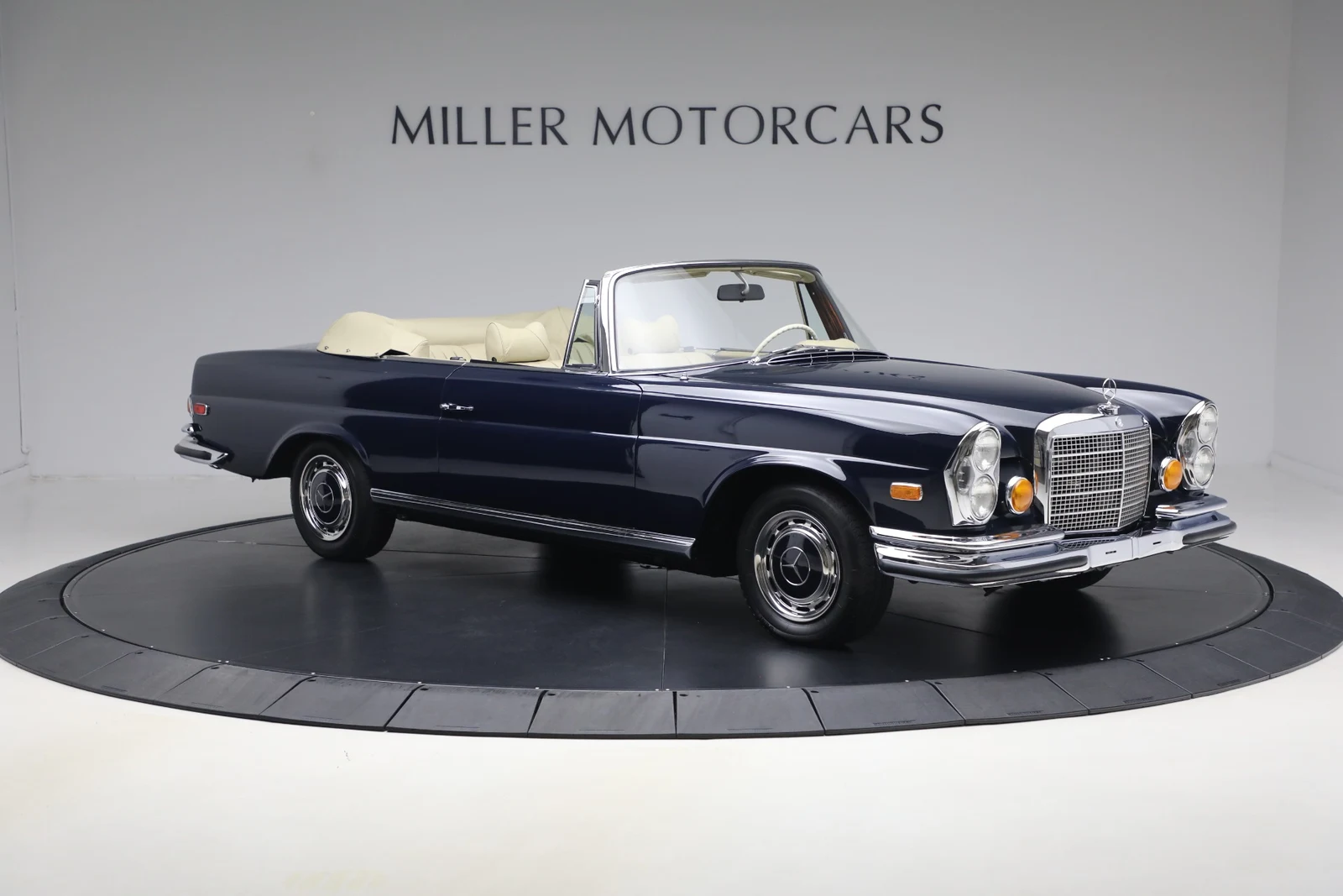 1971 Mercedes-Benz 280 SE 3.5 Cabriolet, 8/20