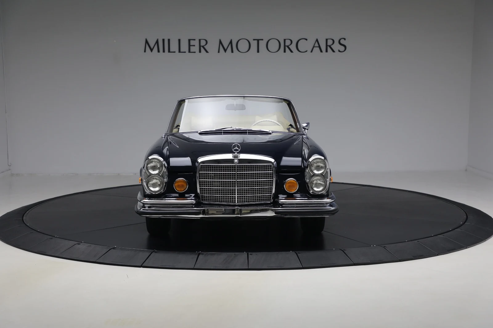 1971 Mercedes-Benz 280 SE 3.5 Cabriolet, 9/20