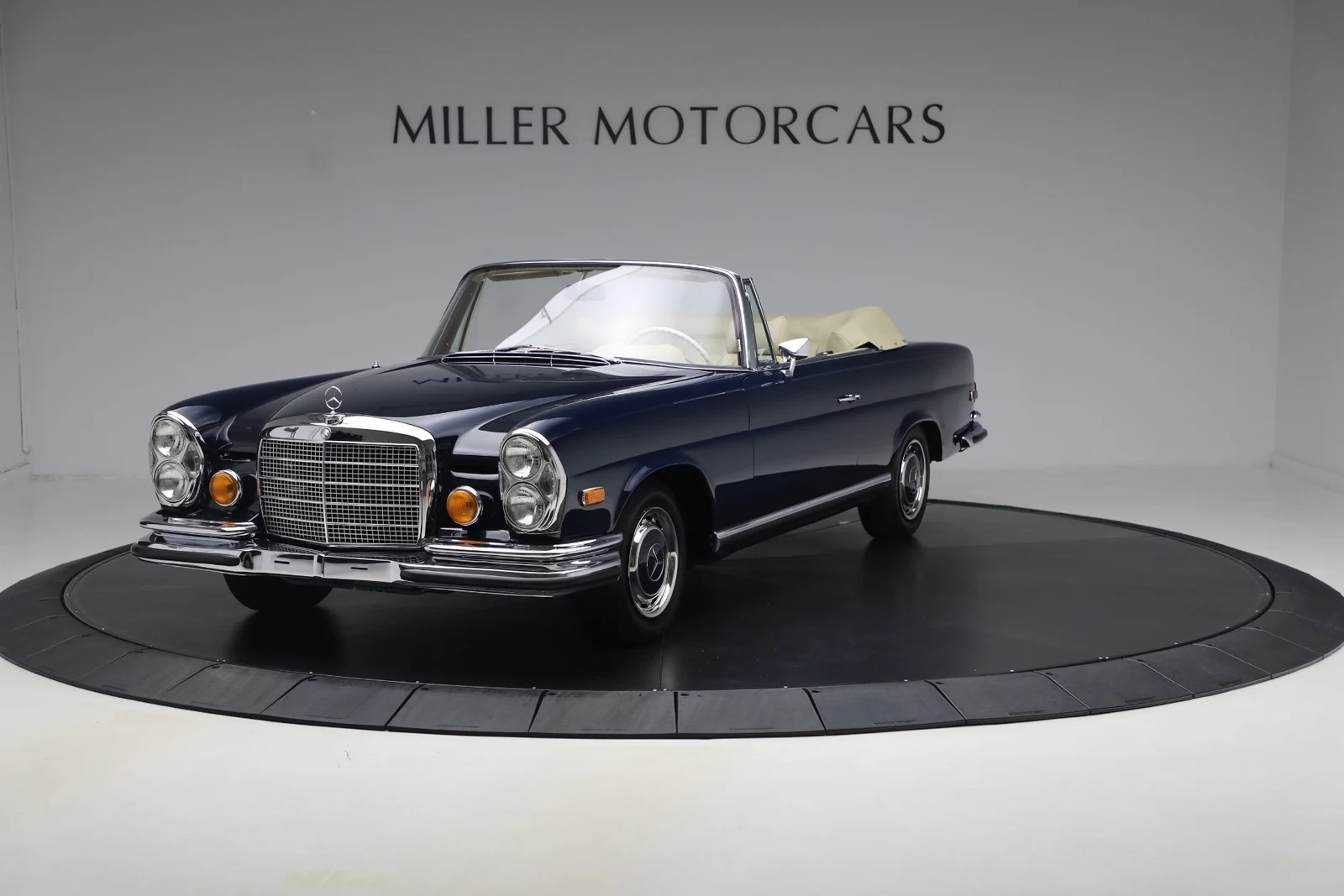 1971 Mercedes-Benz 280 SE 3.5 Cabriolet, 11/20