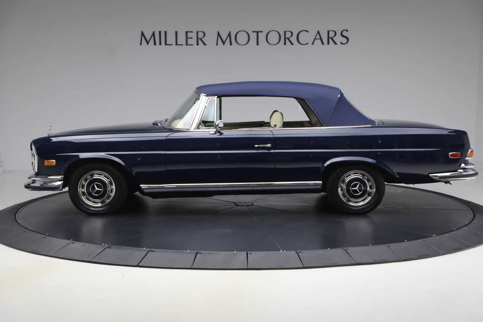 1971 Mercedes-Benz 280 SE 3.5 Cabriolet, 14/20
