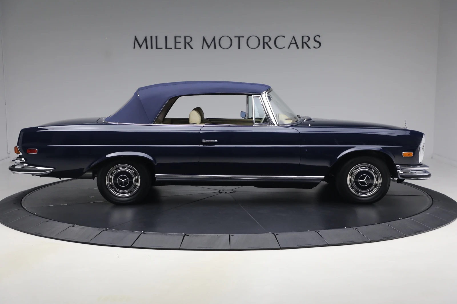 1971 Mercedes-Benz 280 SE 3.5 Cabriolet, 18/20